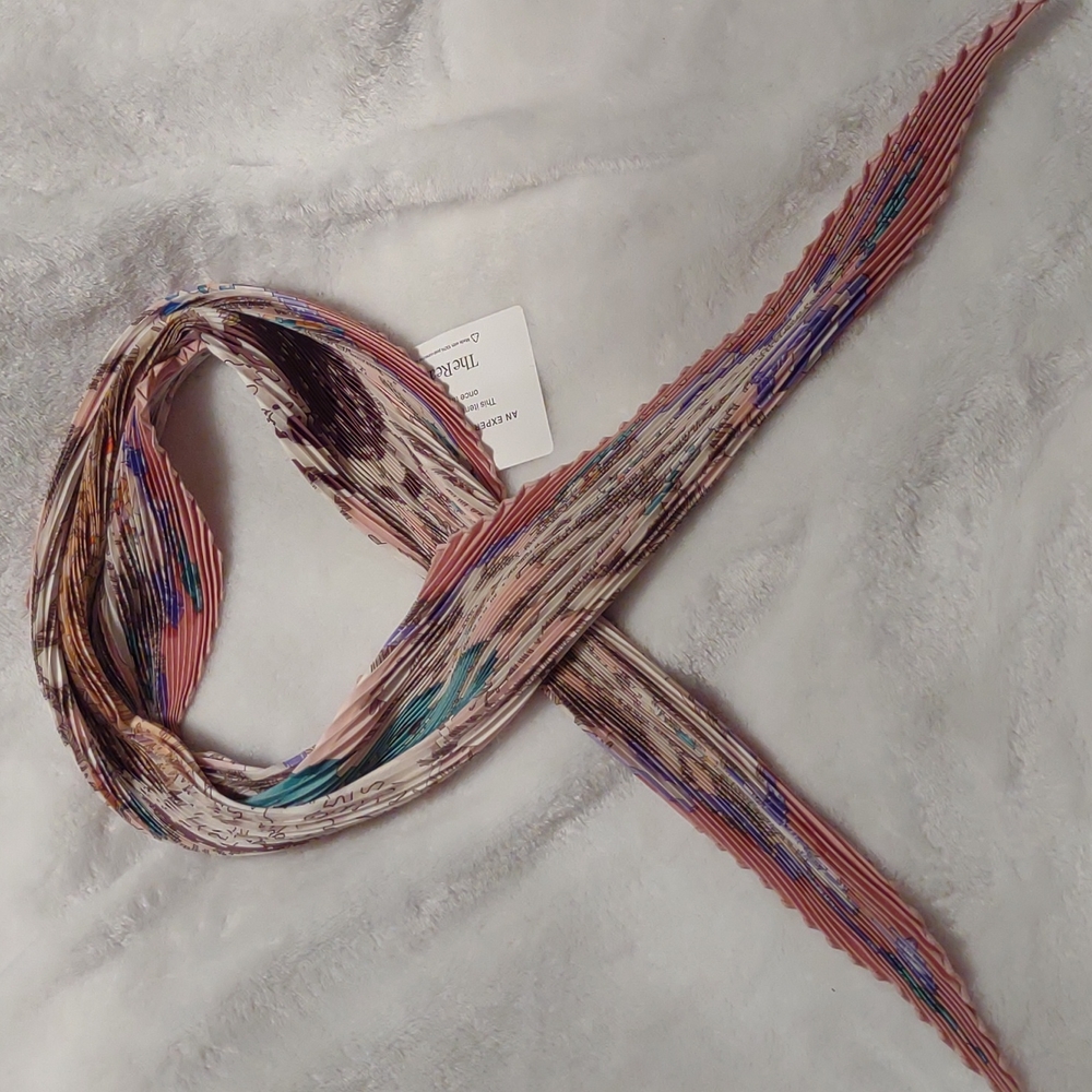 Hermes 'Noel au 24 Faubourg' Plisse Silk Christmas Scarf - Picture 7 of 9